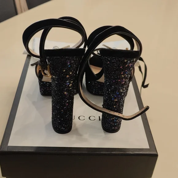 GucciWomen's Black Soko Sandals In Soft Velvet With Applied Metal Bee An… - Picture 6 of 8